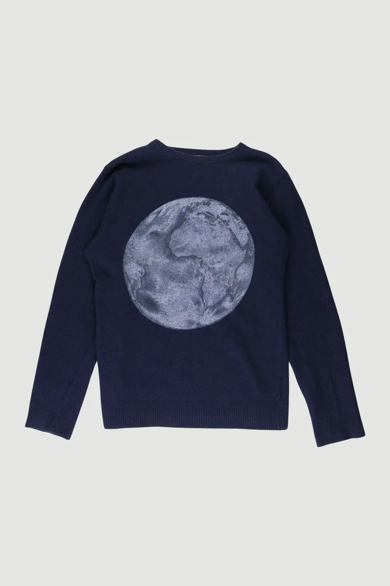 Reseller Planet Sweater - M sold by Soulland