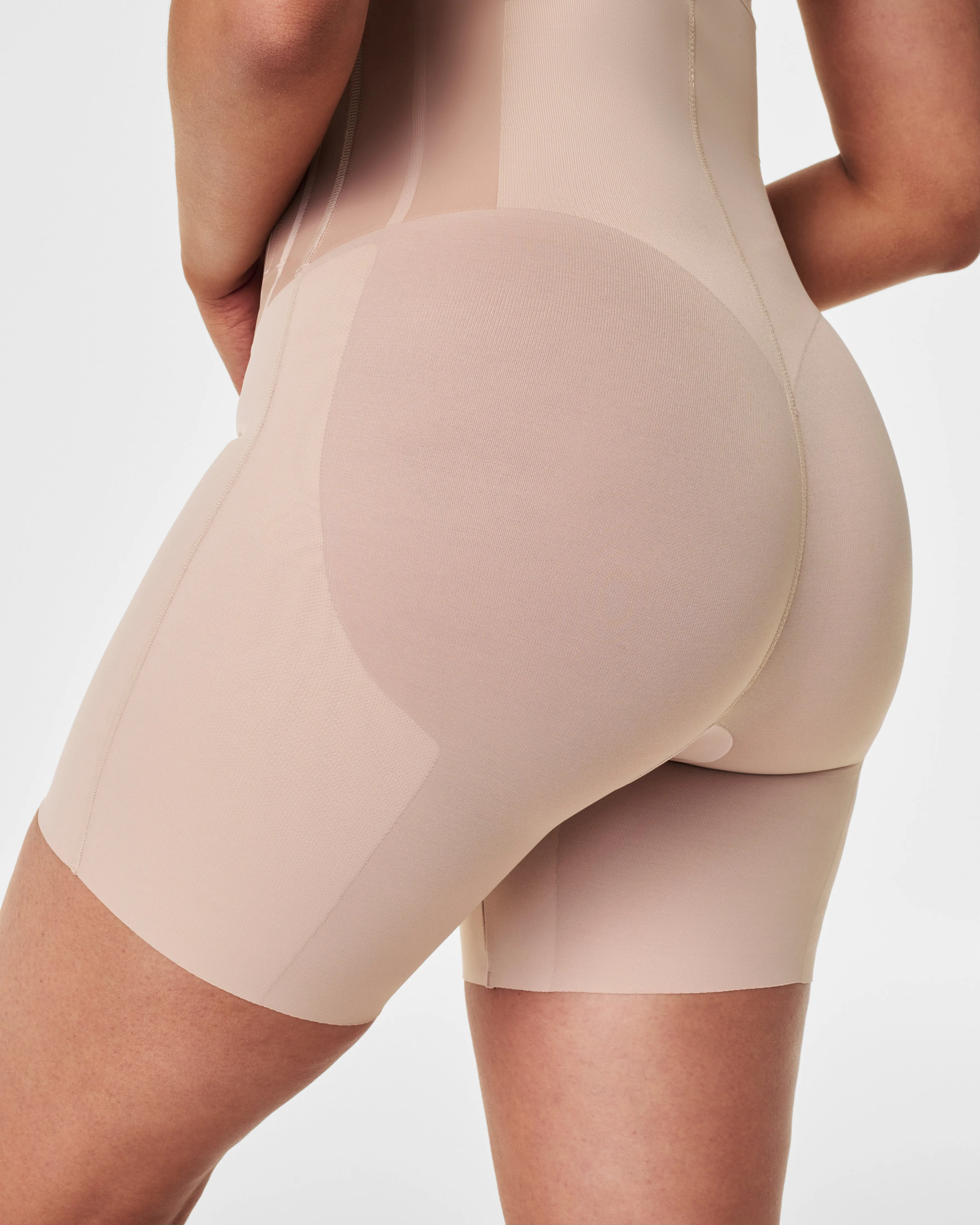 SPANXsupersculpt™ TotalContour High-Waisted Mid-Thigh Short sold by SPANX product image thumbnail 4
