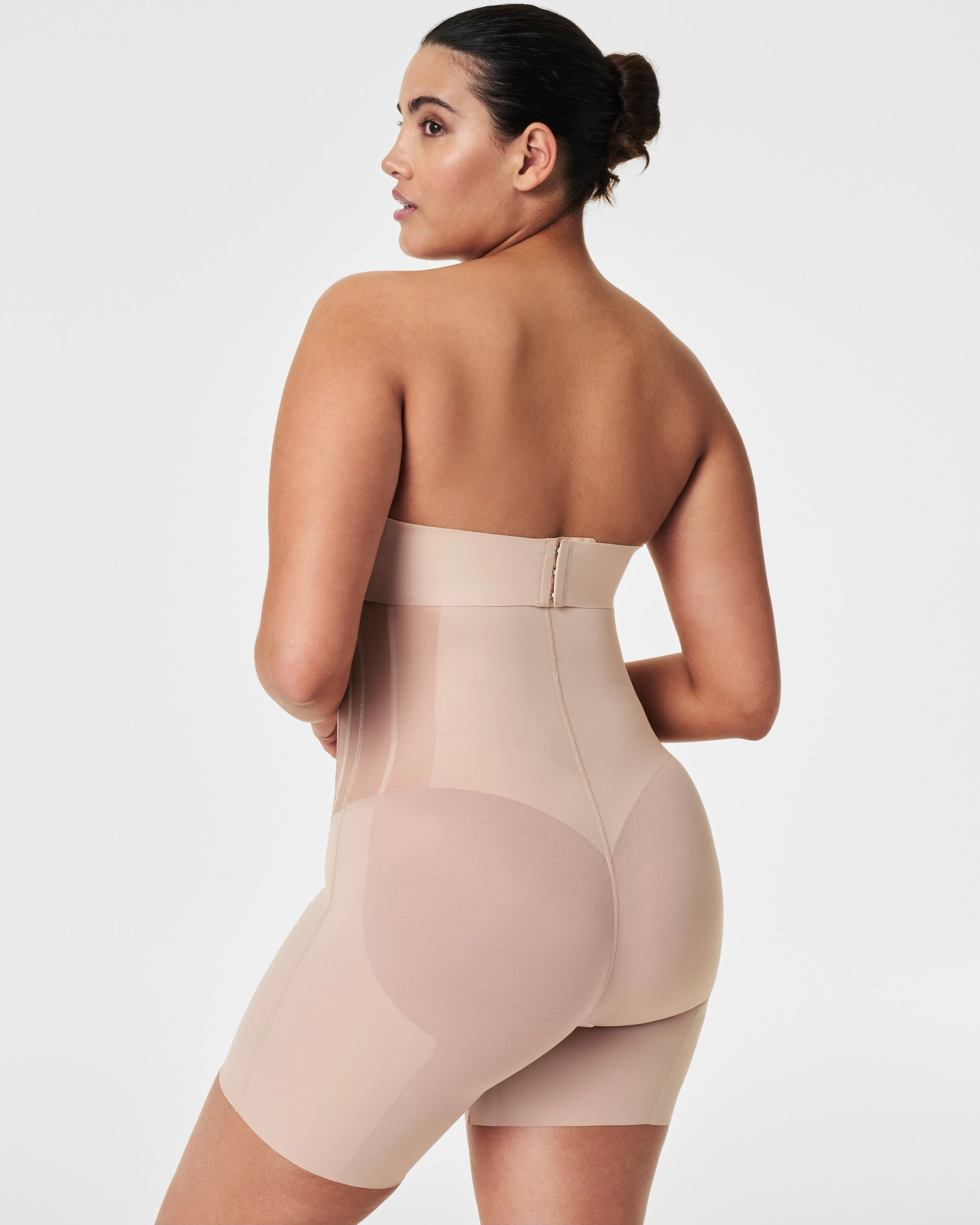 SPANXsupersculpt™ TotalContour High-Waisted Mid-Thigh Short sold by SPANX product image thumbnail 2