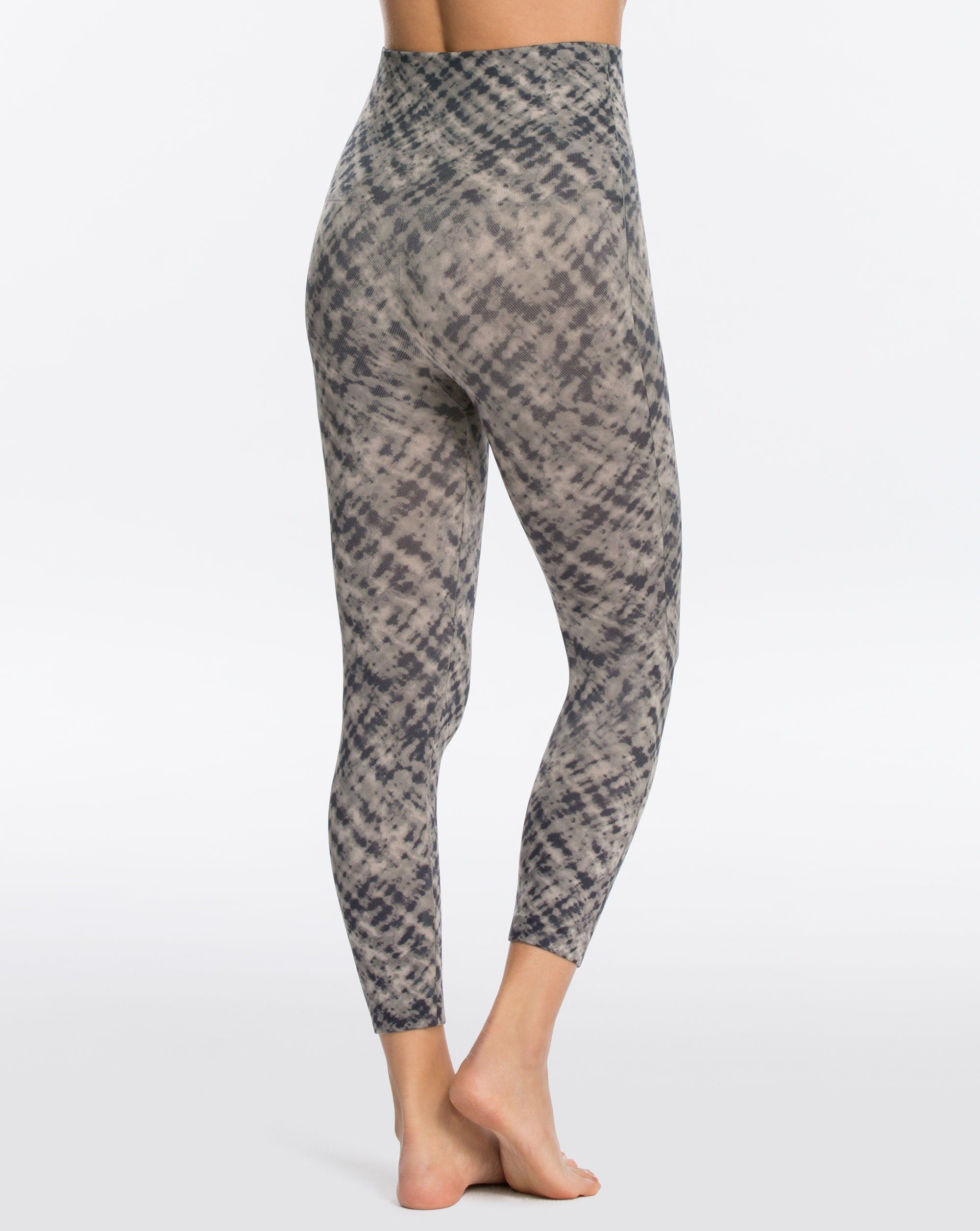 Look at Me Now Seamless Cropped Leggings sold by SPANX product image thumbnail 23