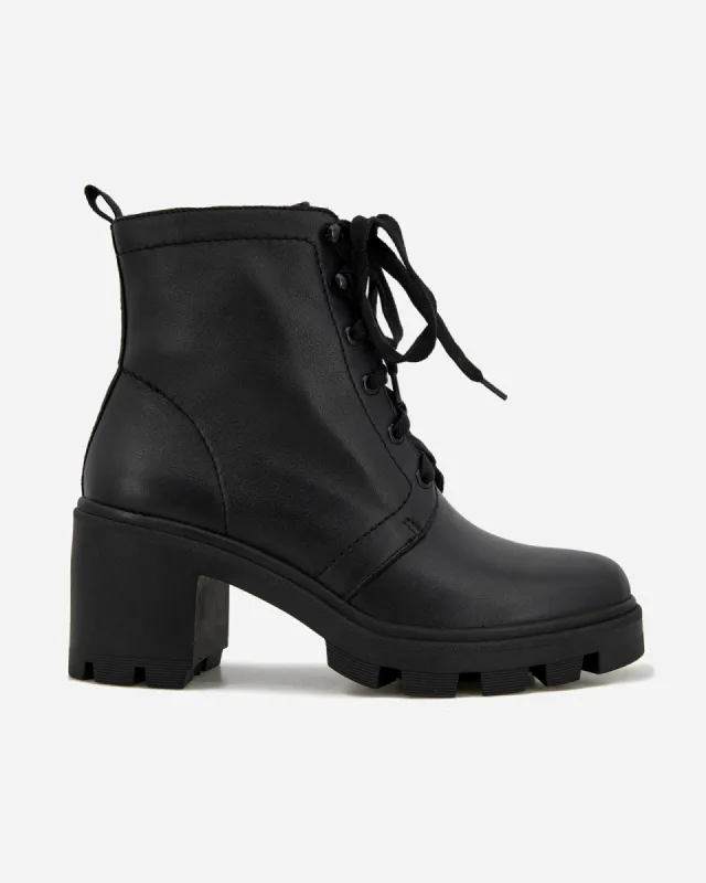 Mady Boot sold by Splendid