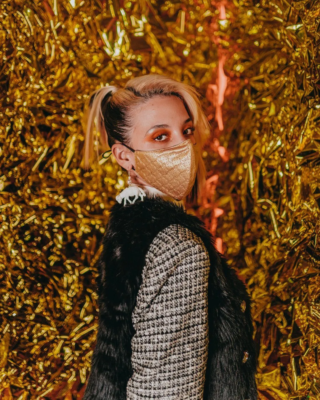 GOLD MONEYGRAM VEGAN LEATHER FACE MASK sold by Sprayground product image thumbnail 4