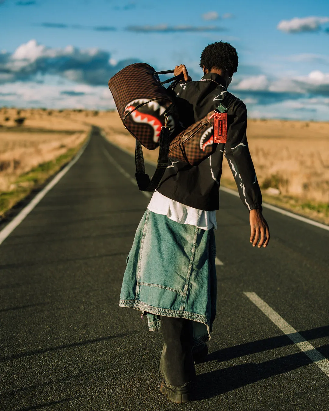 SHARKS IN PARIS BLUR EFFECT SAVVY CROSSBODY sold by Sprayground product image thumbnail 4