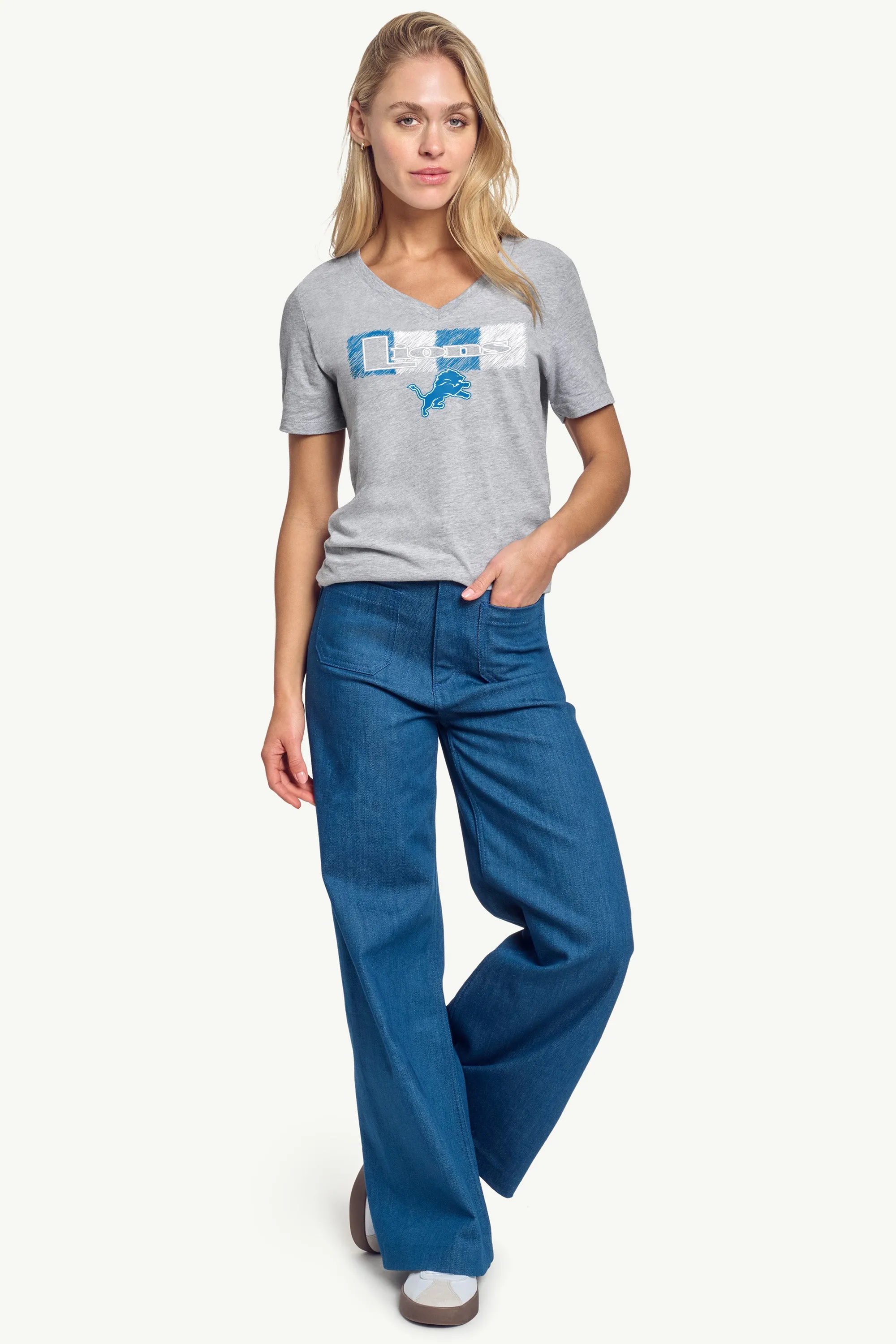 WOMENS DETROIT LIONS COLOR SHADING V-NECK T SHIRT sold by Starter product image thumbnail 2
