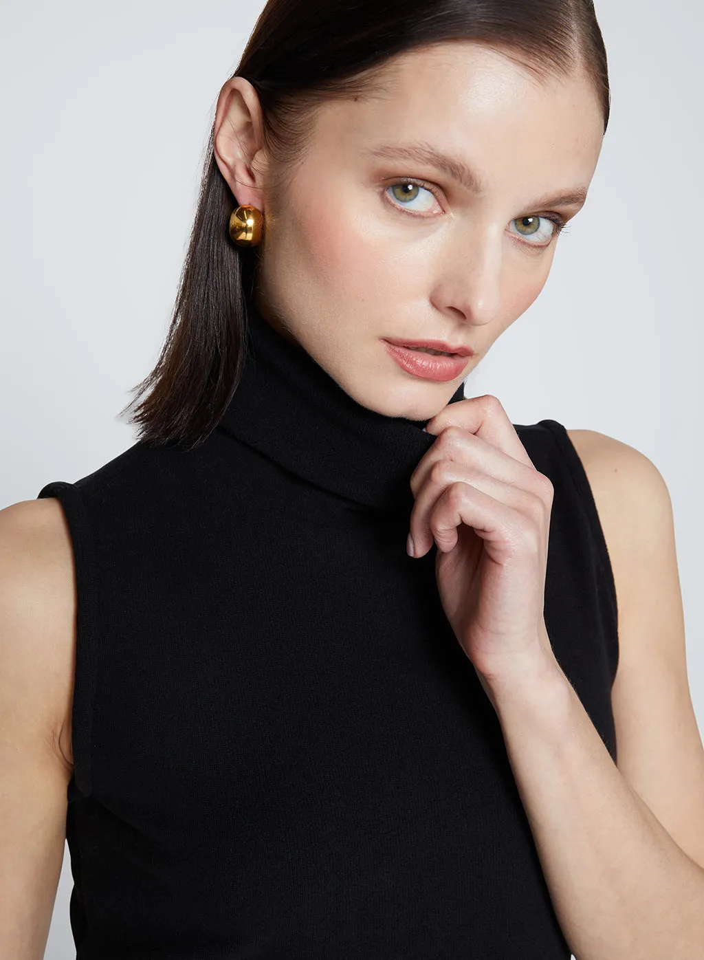 Honeyluxe Flat Back Rib Sleeveless Turtleneck in Black sold by Stateside product image thumbnail 2