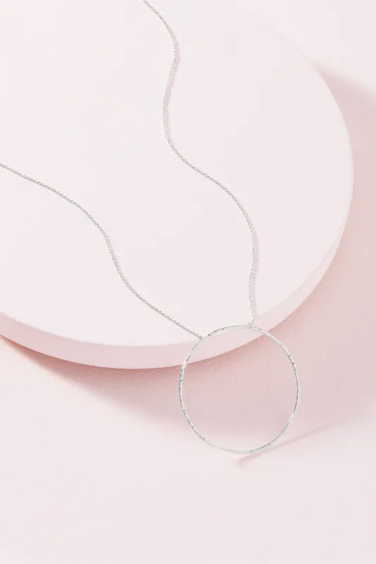 Essential Hammered Hoop Pendant - Silver made by Stella & Dot