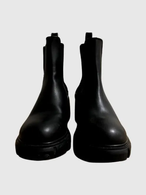 HOLA BLACK - SM REBOOTED sold by Steve Madden