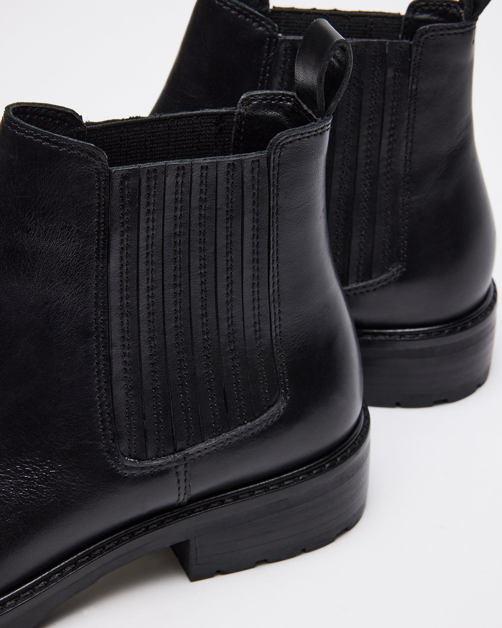 LEONARD BLACK LEATHER sold by Steve Madden product image thumbnail 4