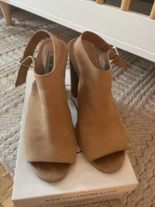 CLAARA HEEL IN TAN - SM REBOOTED sold by Steve Madden