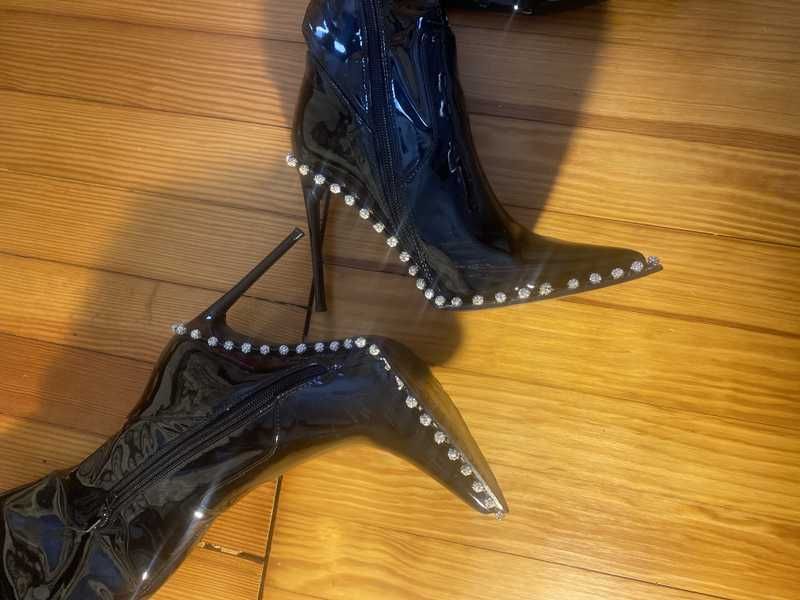 VYVA BLACK PATENT - SM REBOOTED sold by Steve Madden