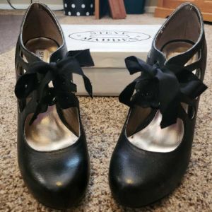MISSY PUMPS - SM REBOOTED sold by Steve Madden