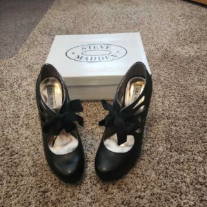 MISSY PUMPS - SM REBOOTED sold by Steve Madden