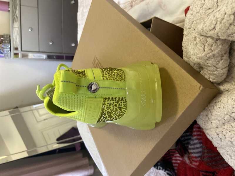 MAXIMA LIME - SM REBOOTED sold by Steve Madden product image thumbnail 5