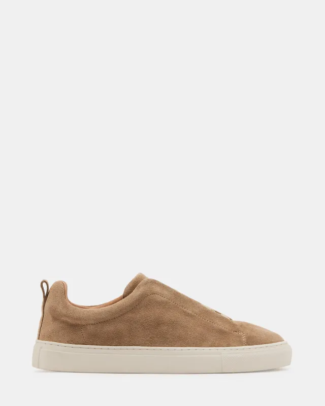 CONOR SAND SUEDE made by Steve Madden