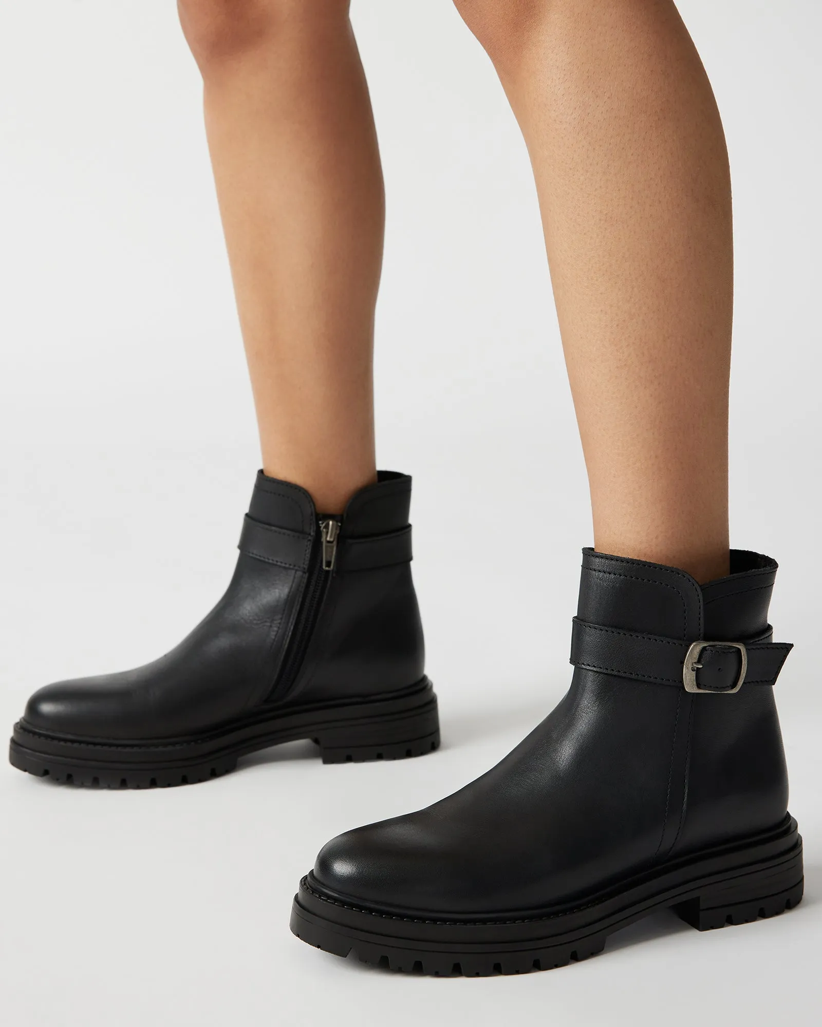 MAEZY BLACK LEATHER sold by Steve Madden product image thumbnail 2