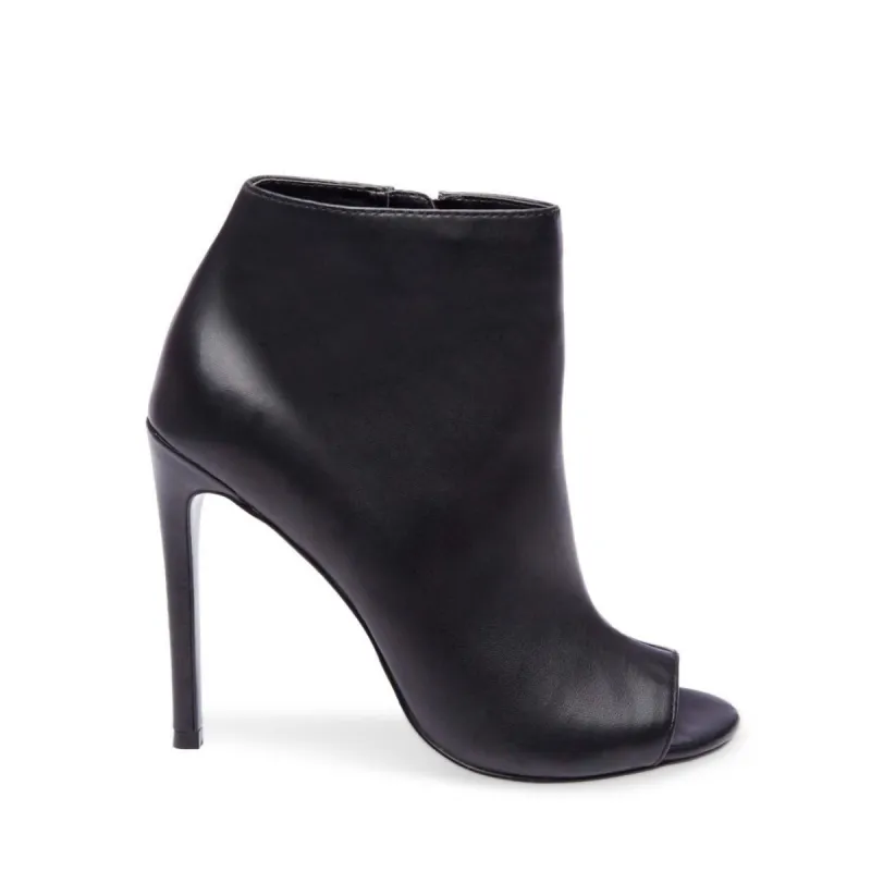 KICKING BLACK LEATHER - SM REBOOTED sold by Steve Madden