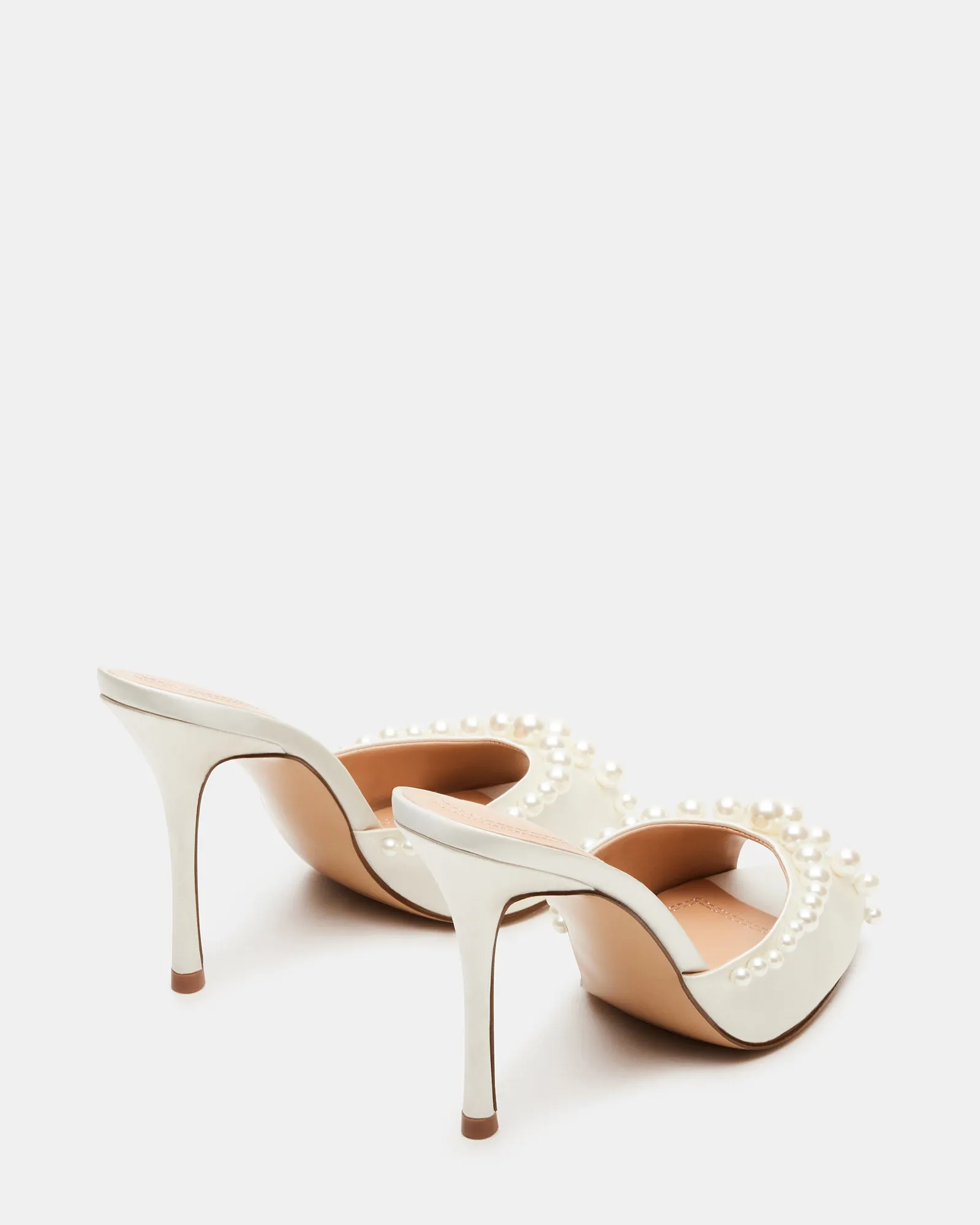 【Steve Madden】Priya パール調 ミュールサンダル サテン Amazon.com | Steve Madden Women's Priya Heeled Sandal, White