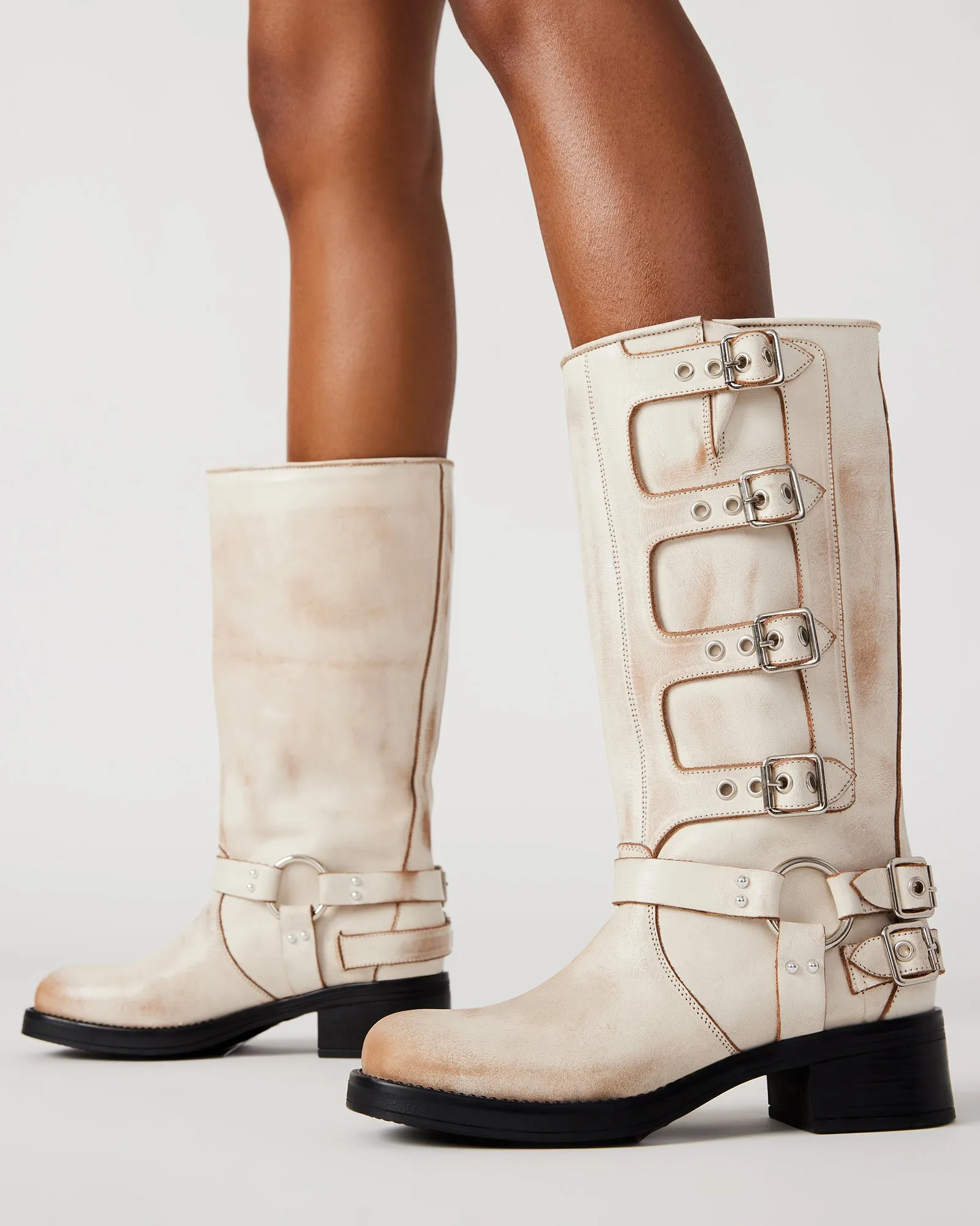 ROCKY WHITE DISTRESSED sold by Steve Madden product image thumbnail 2