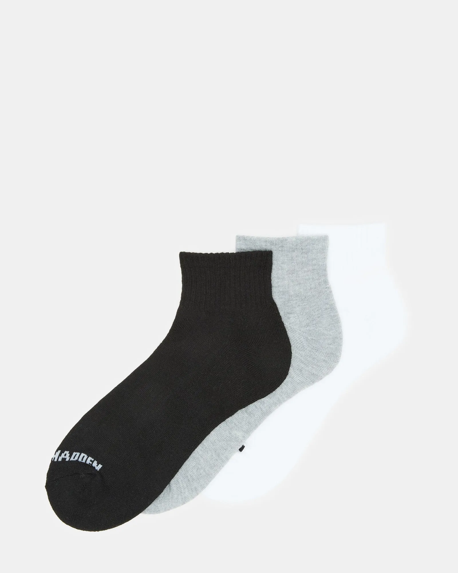 SPORT CUSHION QUARTER SOCKS BLACK/WHITE sold by Steve Madden