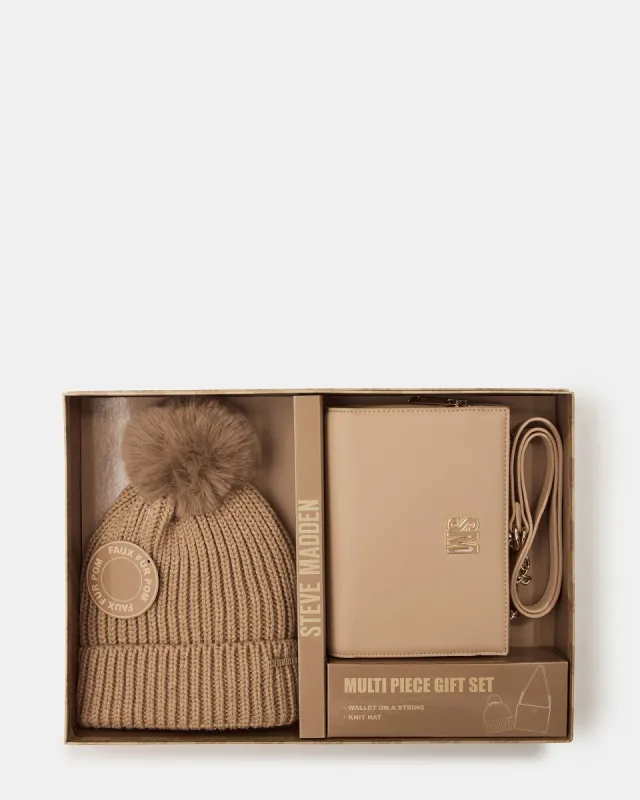 HANDBAG AND HAT GIFT SET CAMEL FABRIC sold by Steve Madden