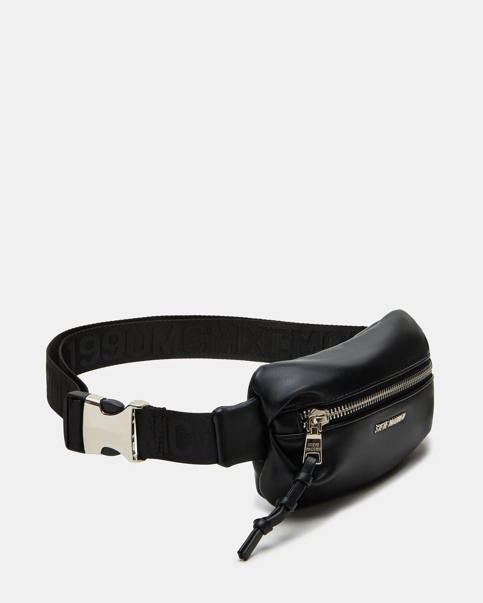 PLEATED BAGUETTE BELT BAG BLACK sold by Steve Madden product image thumbnail 4