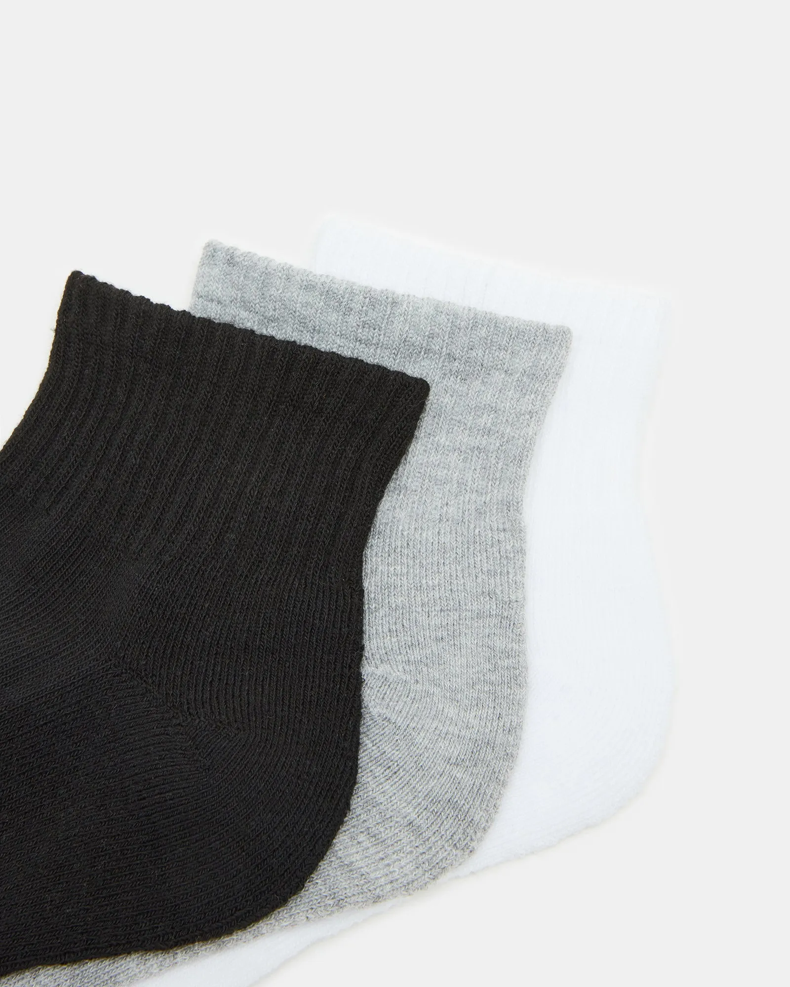 VERDICT SNEAKER AND SOCKS BUNDLE sold by Steve Madden product image thumbnail 5