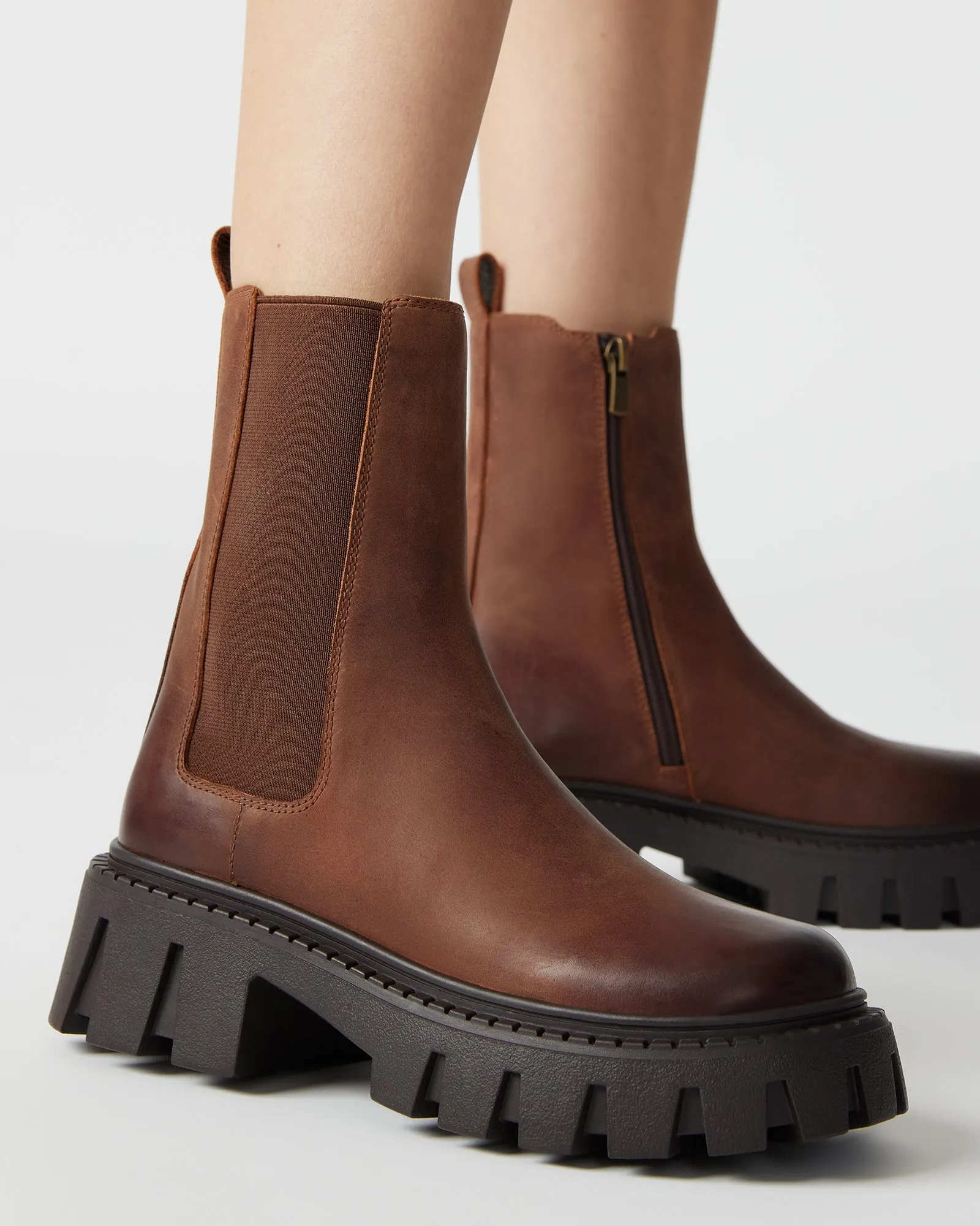 CHARGES BROWN DISTRESSED - SM REBOOTED sold by Steve Madden product image thumbnail 2