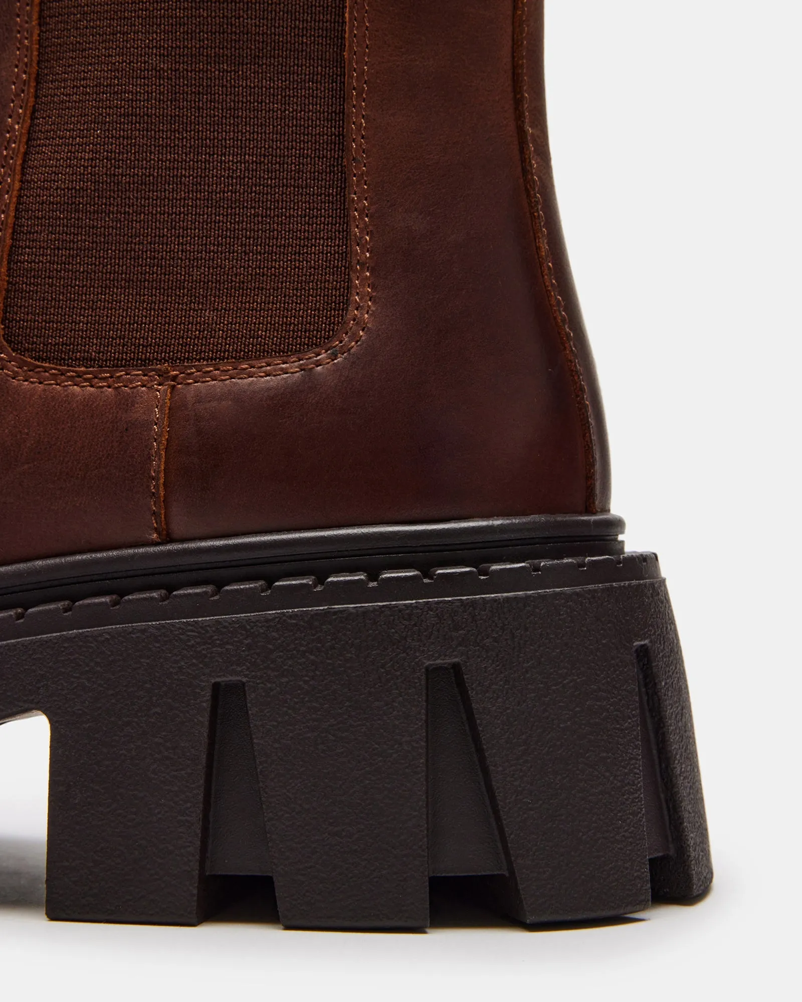 CHARGES BROWN DISTRESSED - SM REBOOTED sold by Steve Madden product image thumbnail 5