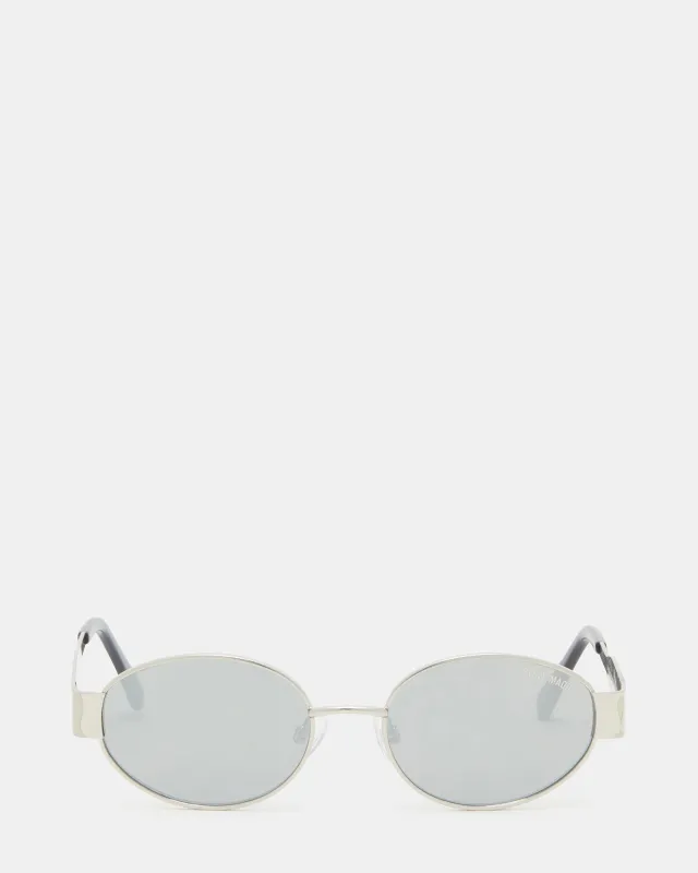 MYSTIE SUNGLASSES SILVER made by Steve Madden