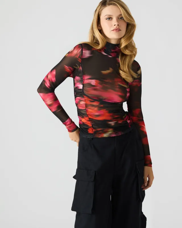 TAYLORE TOP BLURRY FLORAL sold by Steve Madden