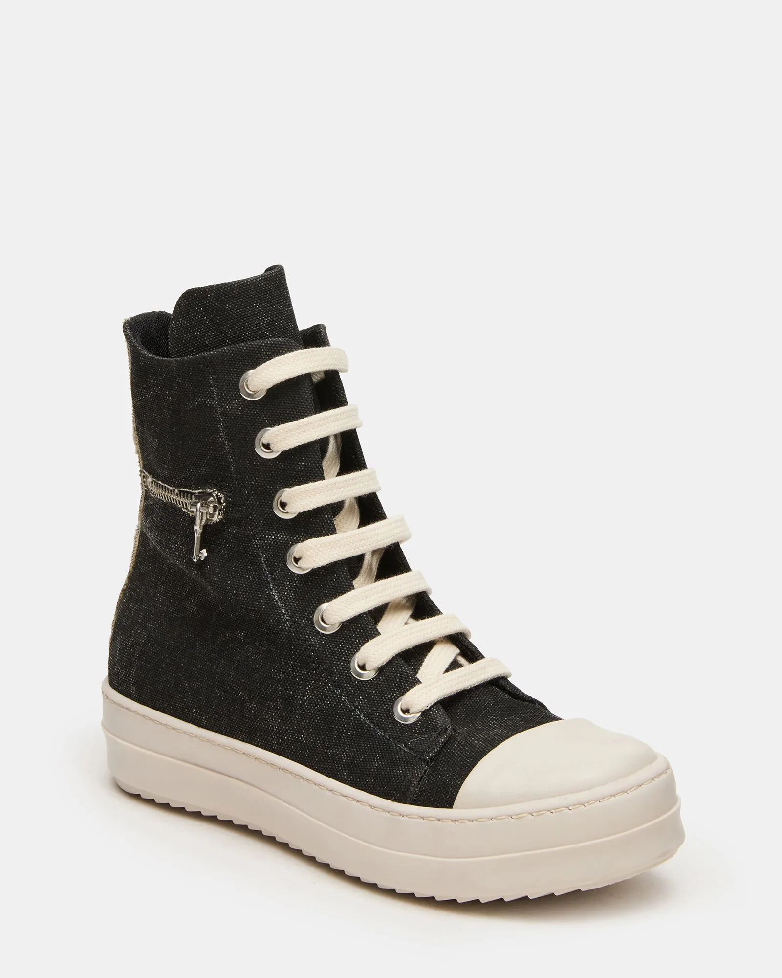 DEVON BLACK/WHITE sold by Steve Madden product image thumbnail 2