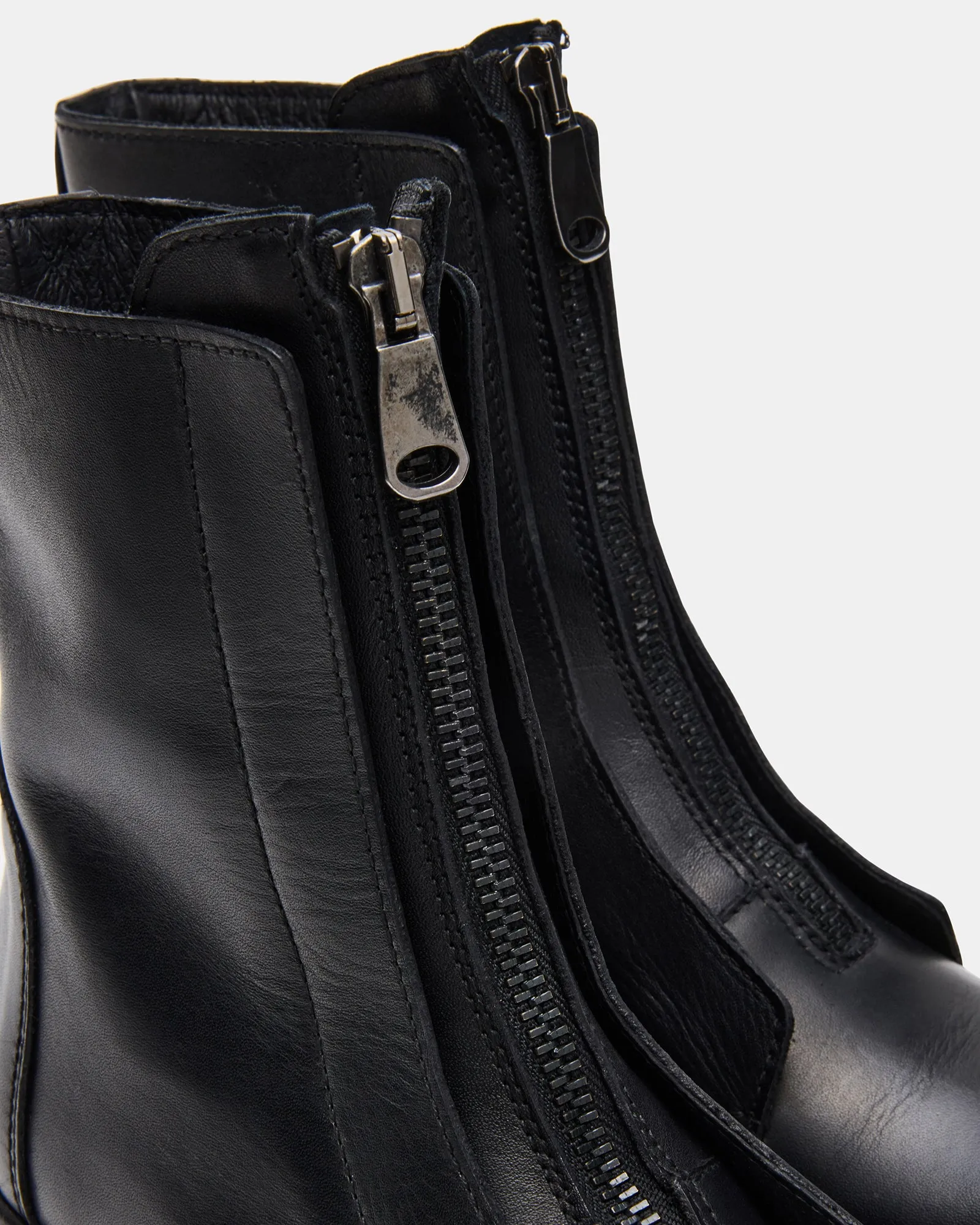MILTON BLACK LEATHER sold by Steve Madden product image thumbnail 3