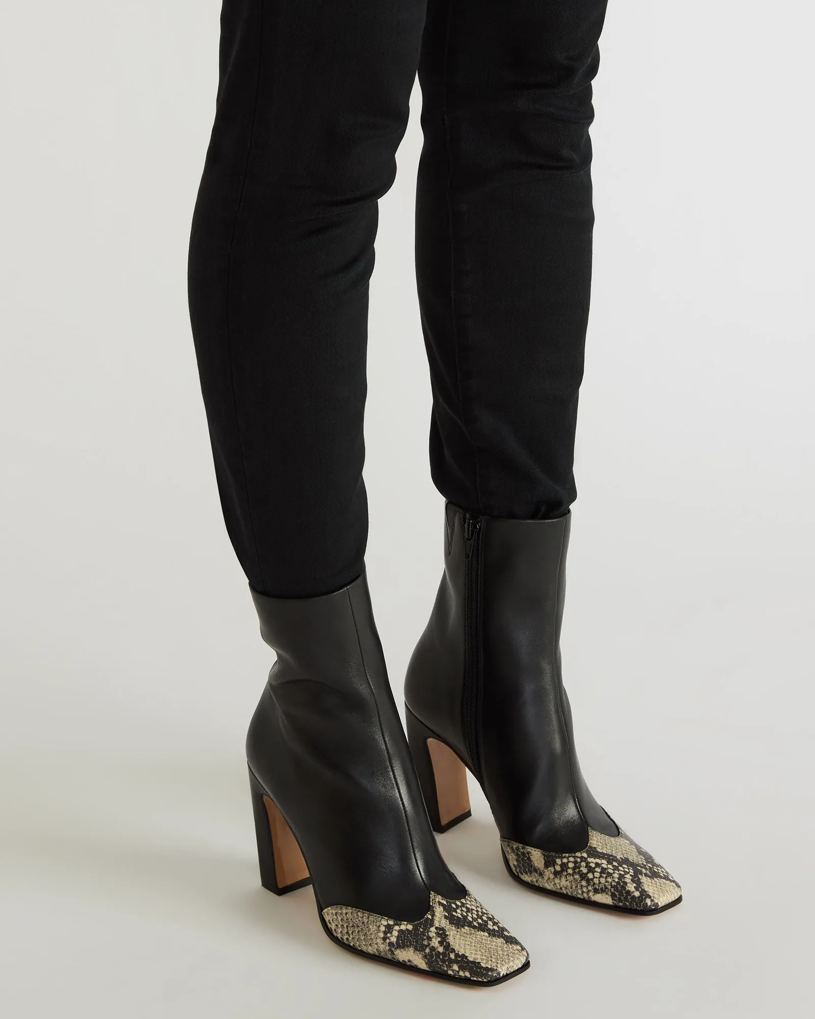 LYLE BLACK LEATHER WITH SNAKE - SM REBOOTED sold by Steve Madden product image thumbnail 2