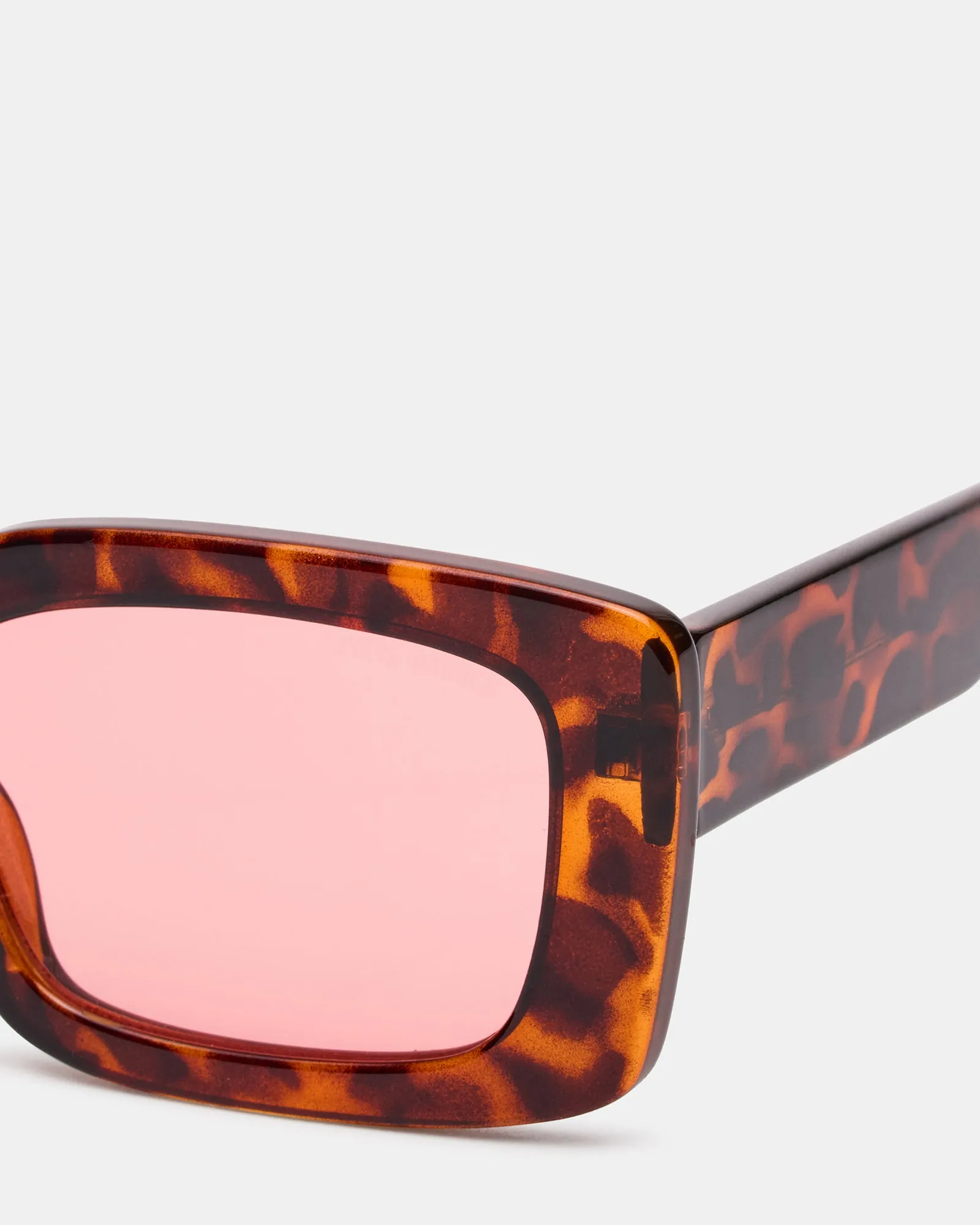ASHLIN SUNGLASSES TORTOISE sold by Steve Madden product image thumbnail 2