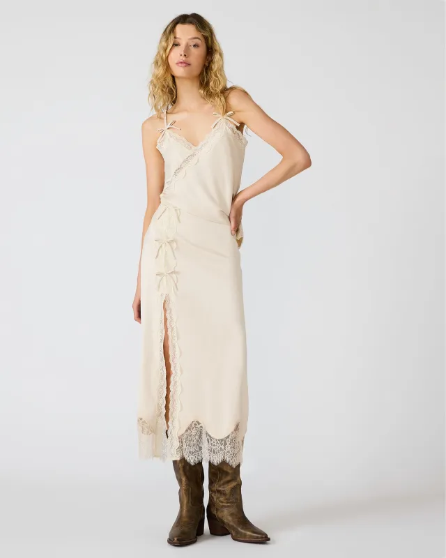 LISSANDRA SKIRT IVORY made by Steve Madden