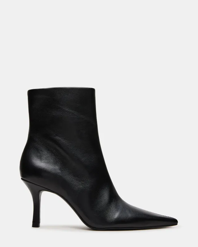 TRUCE BLACK LEATHER made by Steve Madden