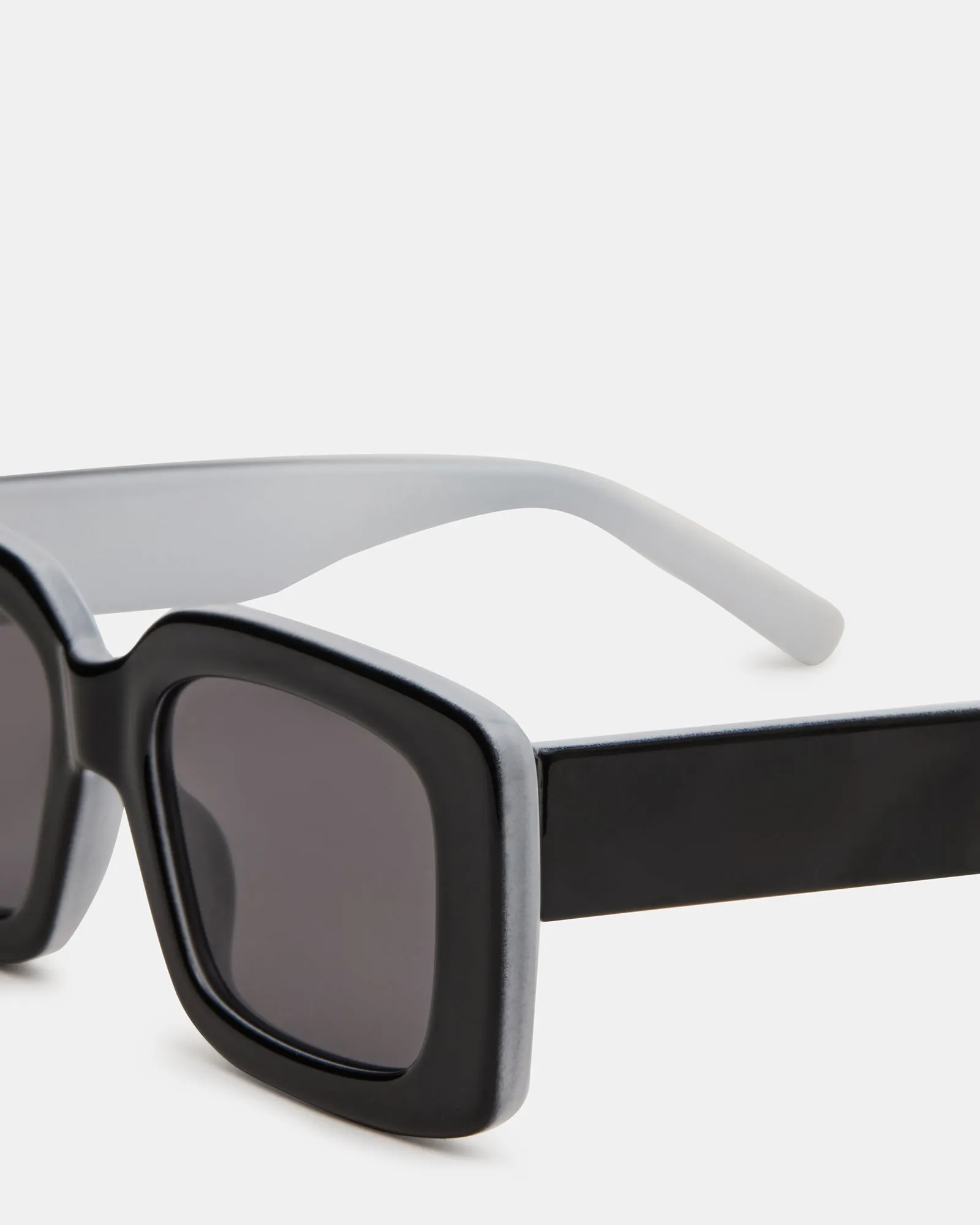 ASHLIN SUNGLASSES BLACK/WHITE sold by Steve Madden product image thumbnail 2