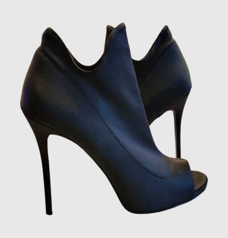 SECURE BLACK - SM REBOOTED sold by Steve Madden