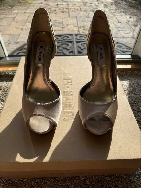 GOLD GLITTER PUMP HEELS - SM REBOOTED sold by Steve Madden product image thumbnail 2
