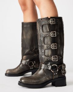 ROCKY BROWN DISTRESSED - SM REBOOTED sold by Steve Madden
