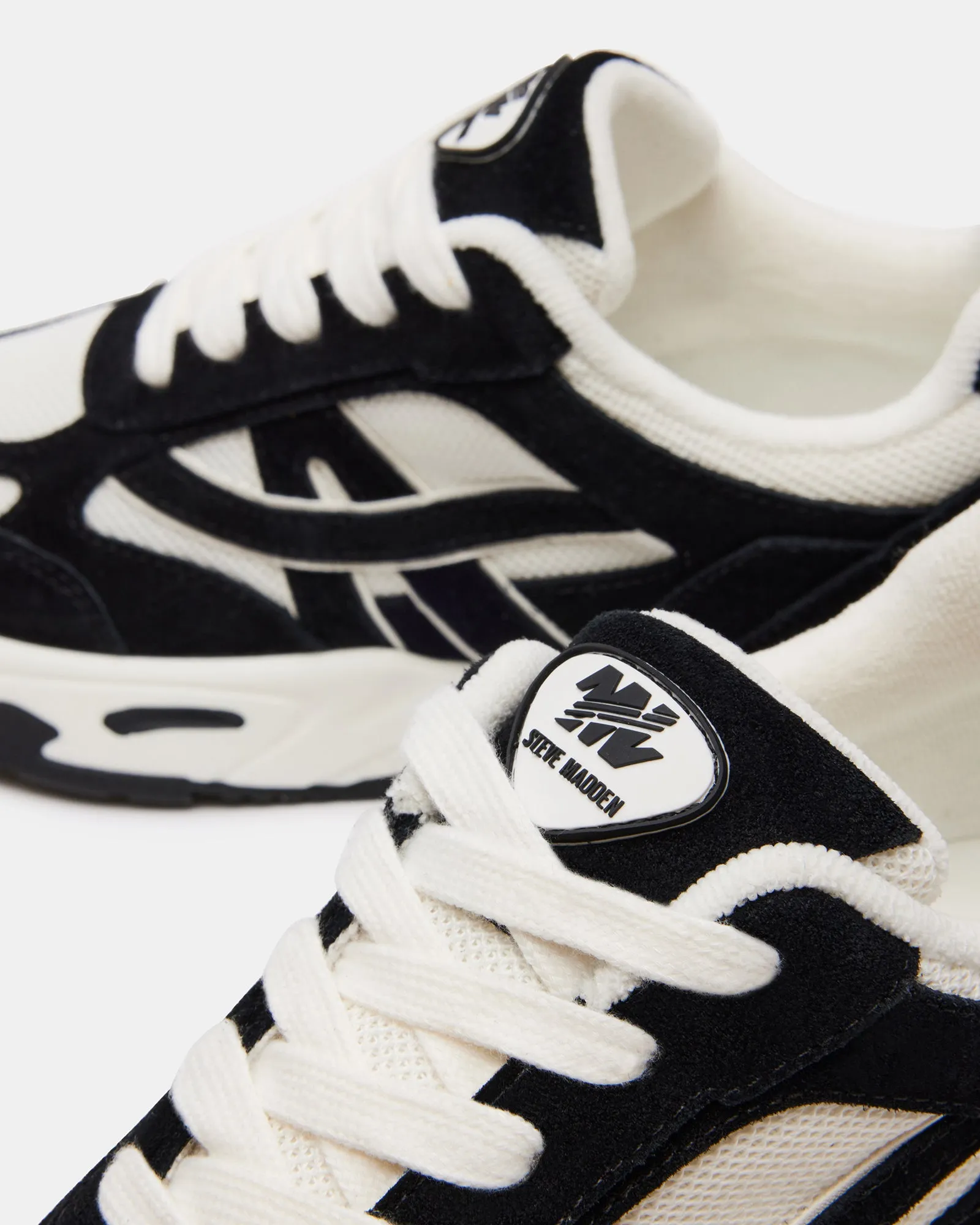 PREGAME BLACK/WHITE sold by Steve Madden product image thumbnail 3