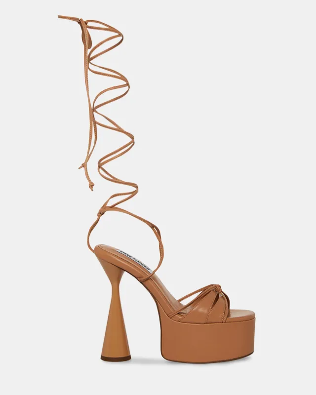 YASMYN NATURAL made by Steve Madden