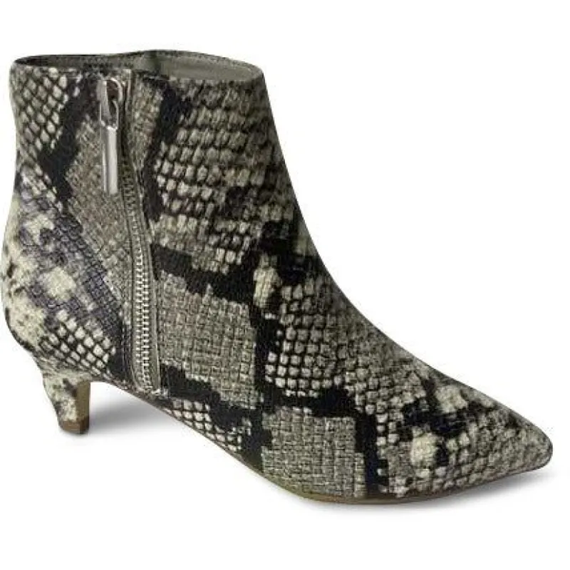 SKYWAY - SM REBOOTED sold by Steve Madden