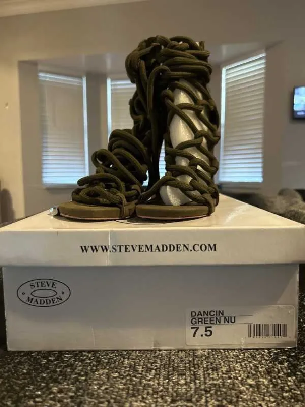 DANCIN GREEN - SM REBOOTED sold by Steve Madden