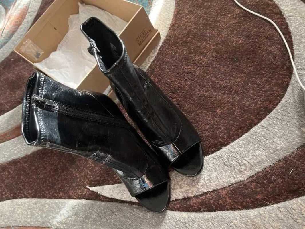 ELETTRA BLACK PATENT - SM REBOOTED sold by Steve Madden