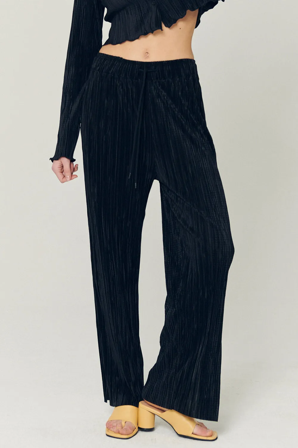 Peyton Crinkled Pleated Pants sold by storets product image thumbnail 3