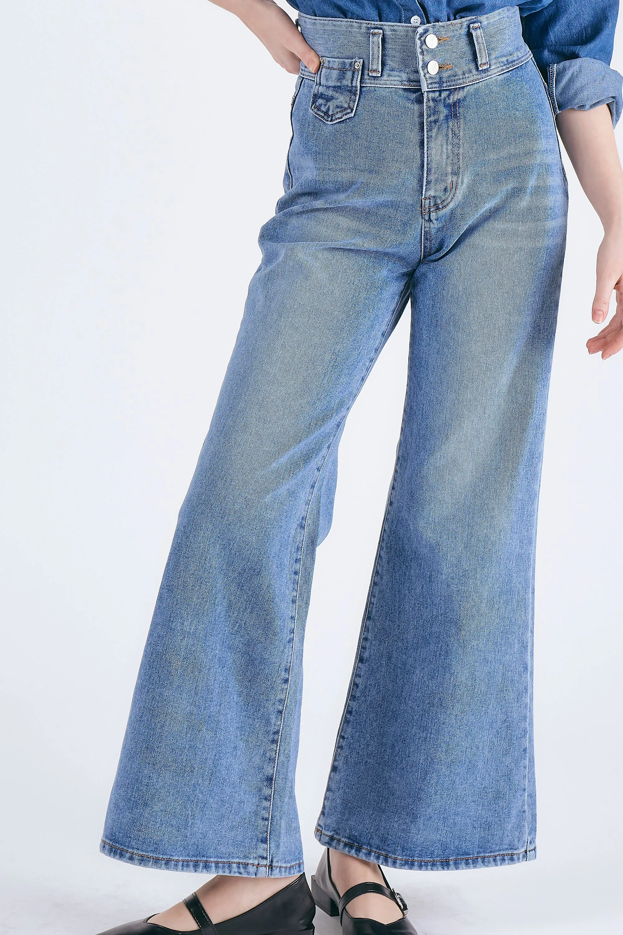 Elsie Highwaist Flared Jeans sold by storets
