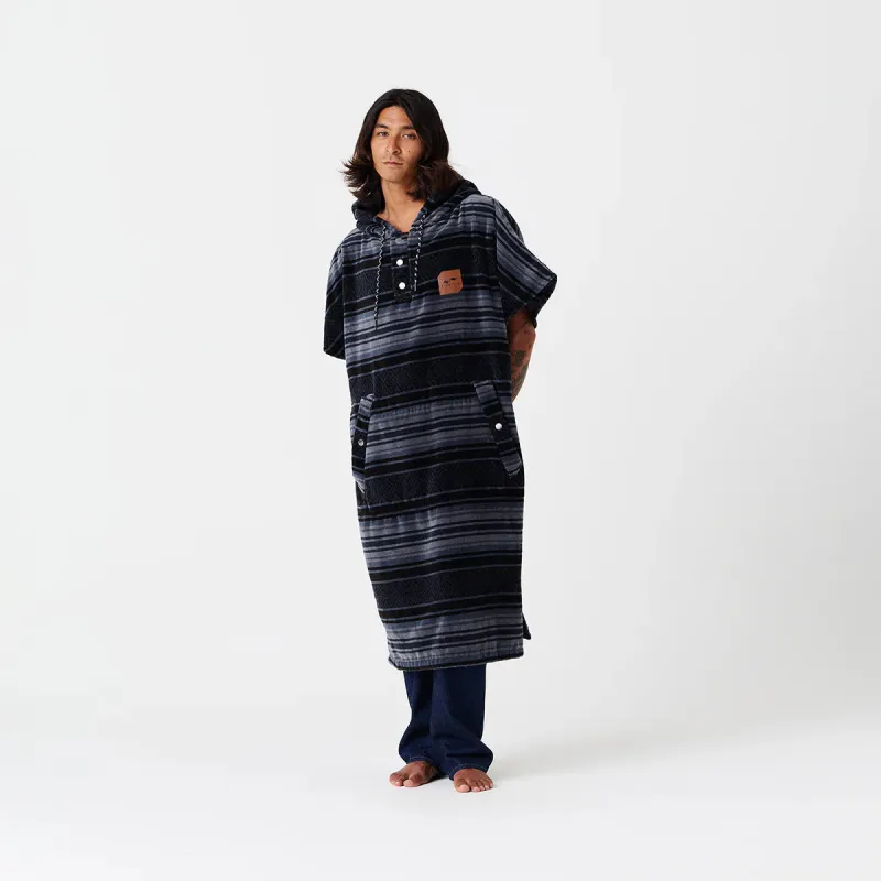 Slowtide Oso Changing Poncho - Black made by SLOWTIDE