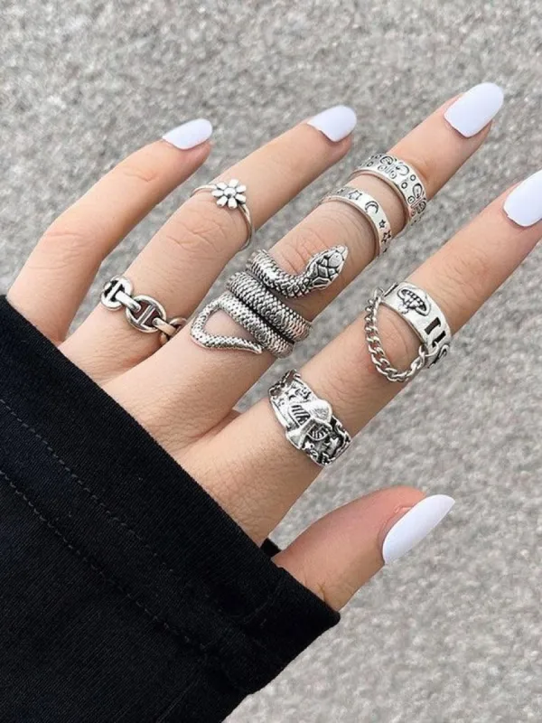 Set of 7 engraved rings sold by Streetwear Society