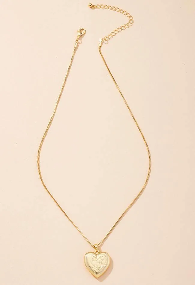heart shaped pendant necklace sold by Streetwear Society product image thumbnail 4